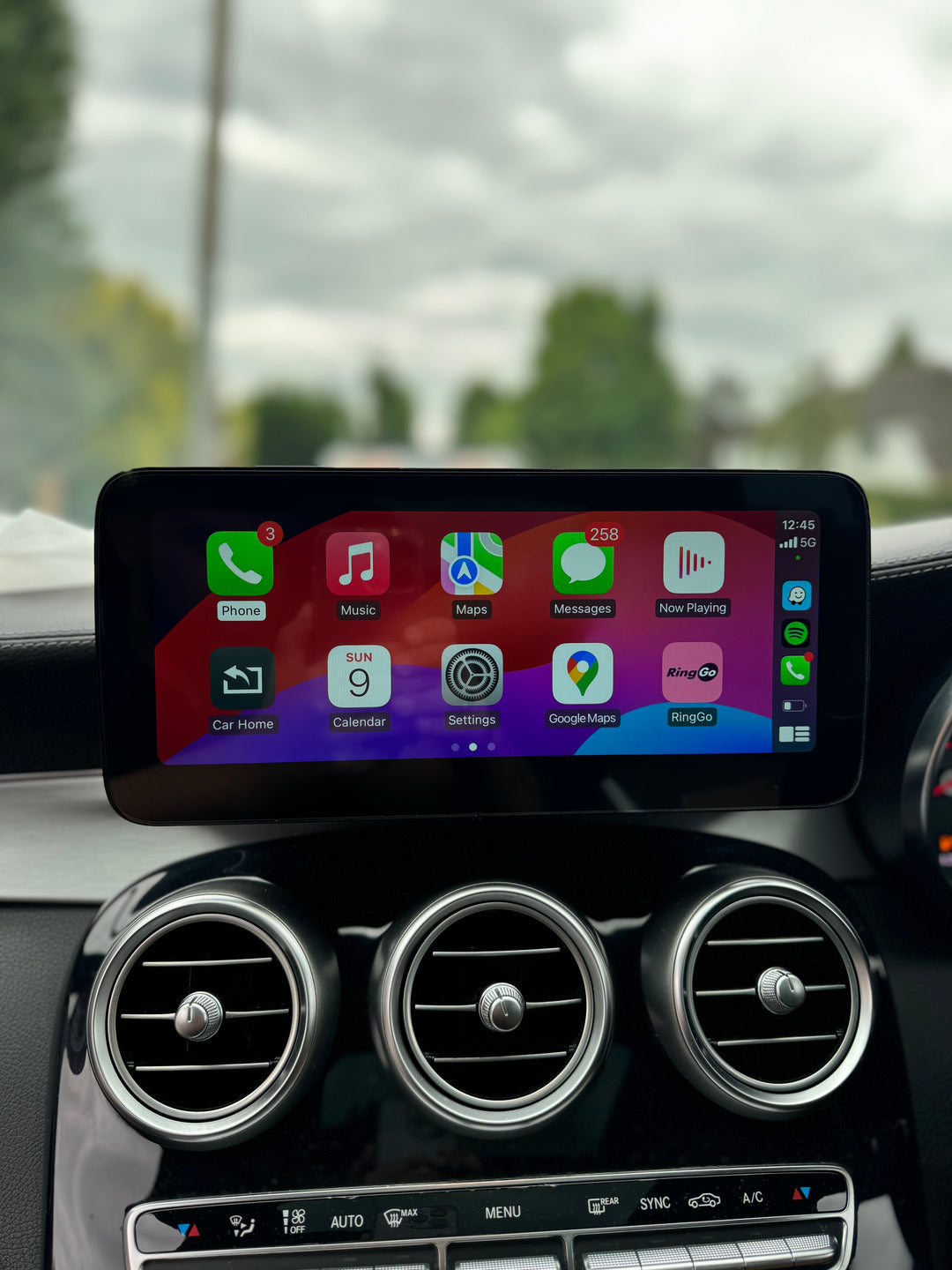 Mercedes W205 - 10.25 inch CarPlay Screen