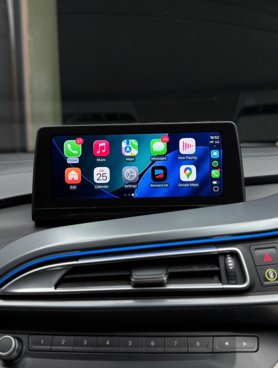 BMW i8 Apple CarPlay Retrofit