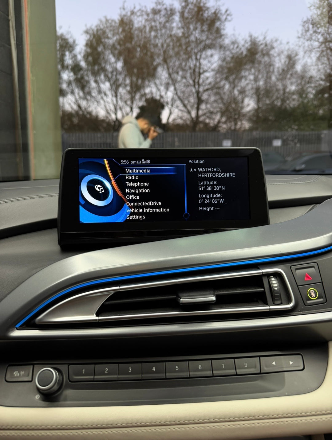 BMW i8 Apple CarPlay Retrofit