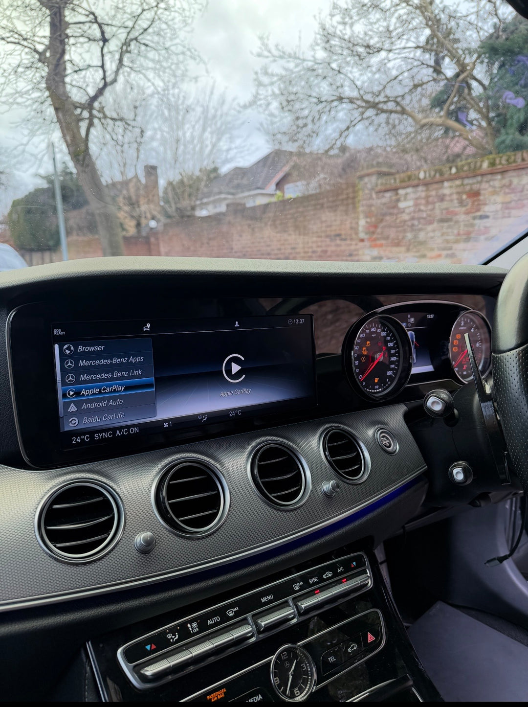 Mercedes W213 - Widescreen NTG 5.5 Command Retrofit (Analogue Dials)